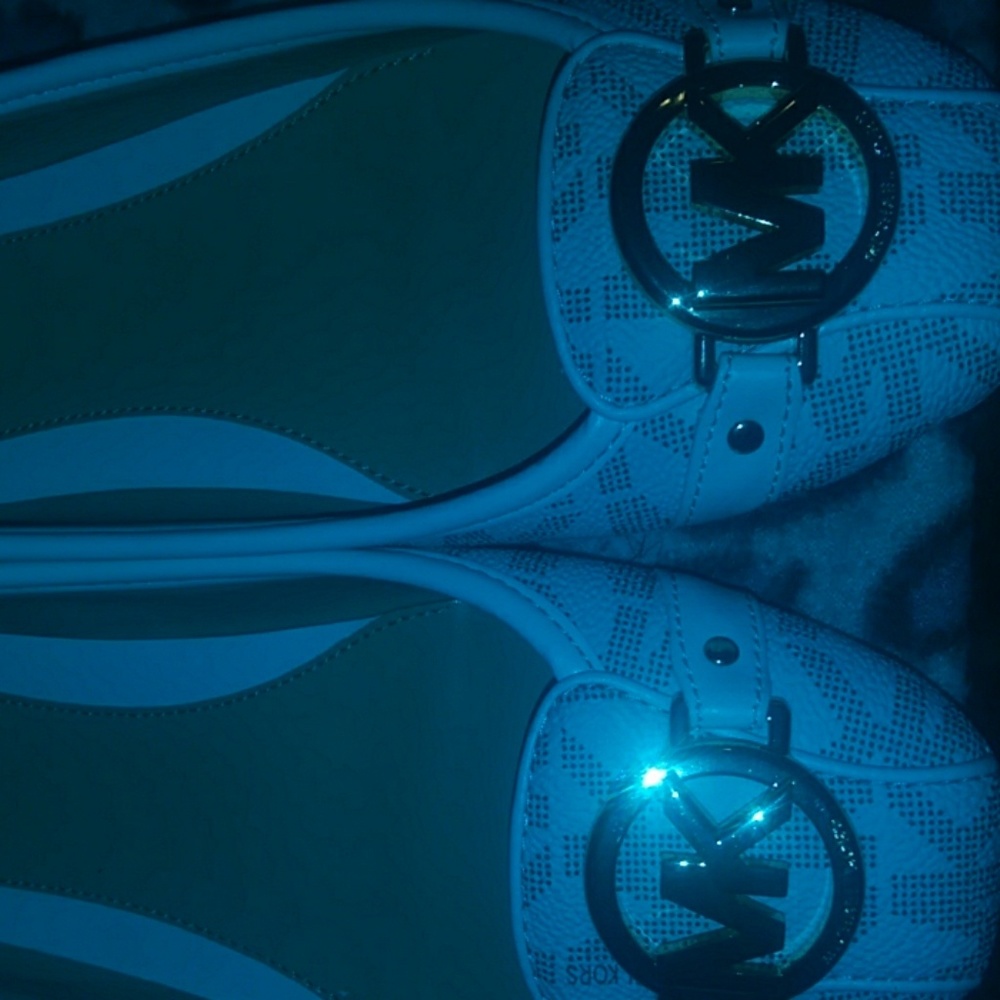 Shoes - Picture 2 of 3